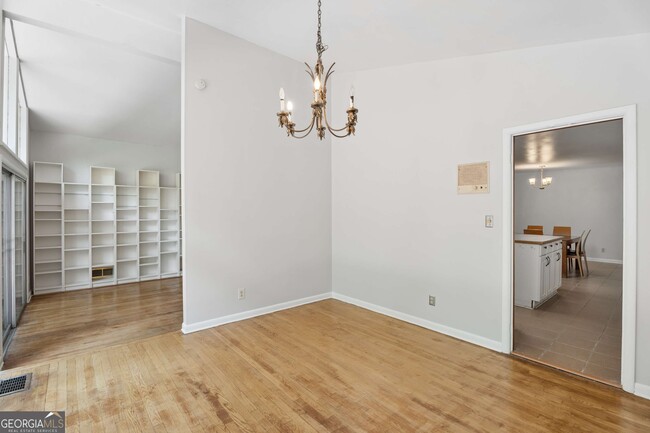 Building Photo - 3543 Cloudland Dr