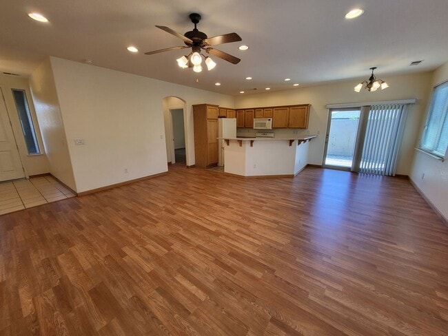 Building Photo - 1921 Teal Dr