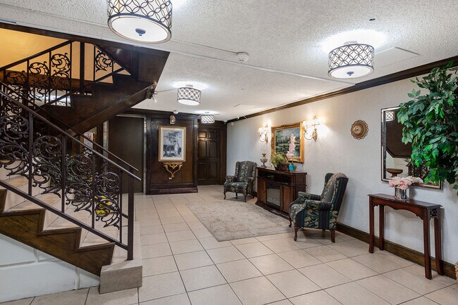 Building Photo - 3680 Inverrary Dr