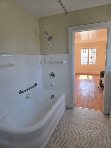 Building Photo - 1224 S Gramercy Pl
