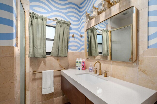 Building Photo - 84 21st Terrace SE