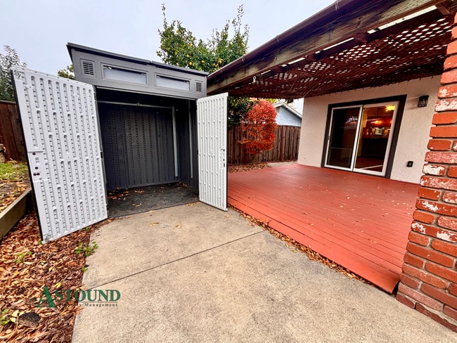 Building Photo - 2361 Panoramic Dr