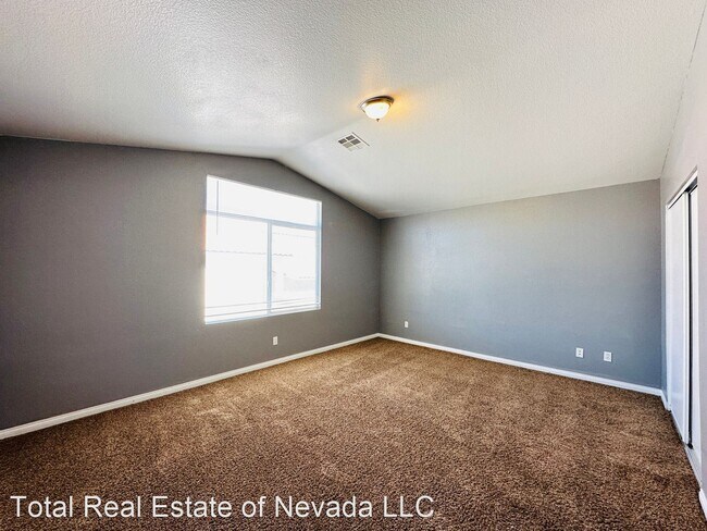 Building Photo - 5 br, 3 bath House - 4353 Silver Bay St