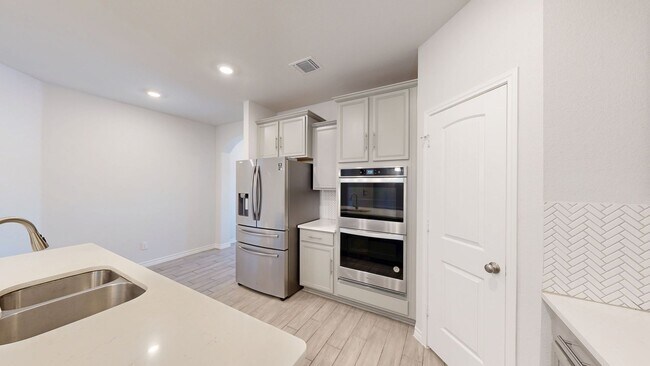 Building Photo - CHECK OUT THIS 4 BEDROOM, 2 BATH, 3 CAR GARAGE HOME IN HARKER HEIGHTS!
