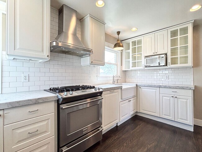 Building Photo - Gorgeous Sugarhouse Remodel!