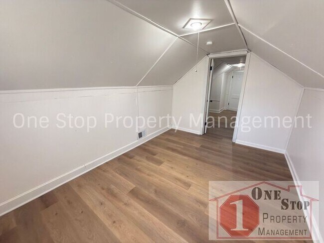 Building Photo - Beautiful 3 Bedroom 1 Bathroom in Kansas City!