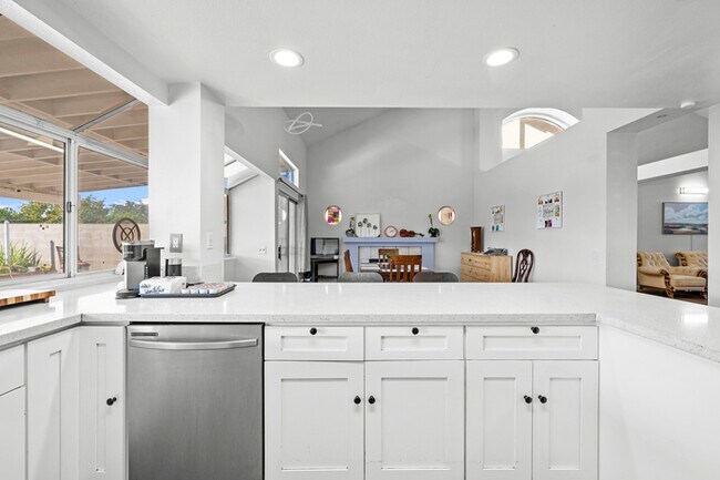 Building Photo - 1519 Walnut Ave