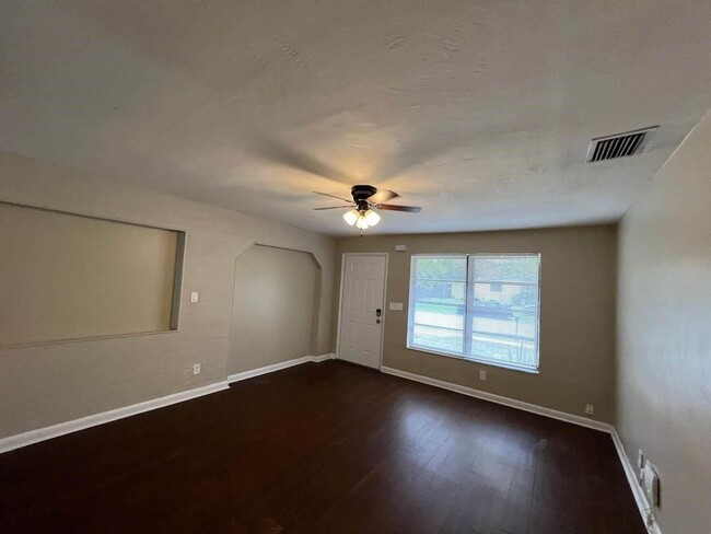 Building Photo - 3701 SW 58th Terrace