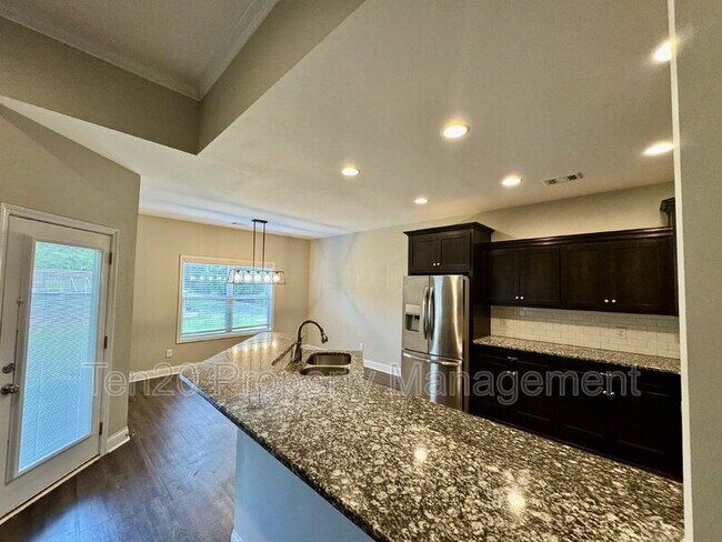 Building Photo - 488 Lee Road 288
