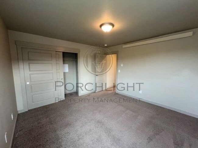 Building Photo - 2200 Greenview Cir