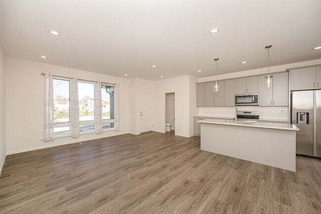 Building Photo - 30 Pheasant Ln