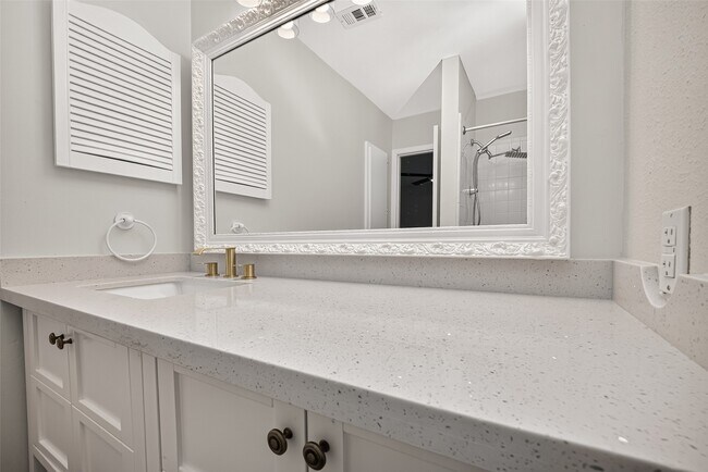 Building Photo - 10383 Briar Forest Dr