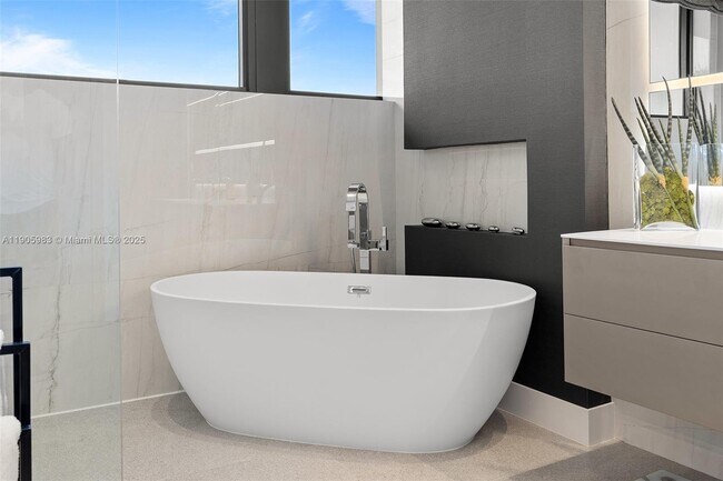 Building Photo - 4585 Nautilus Dr