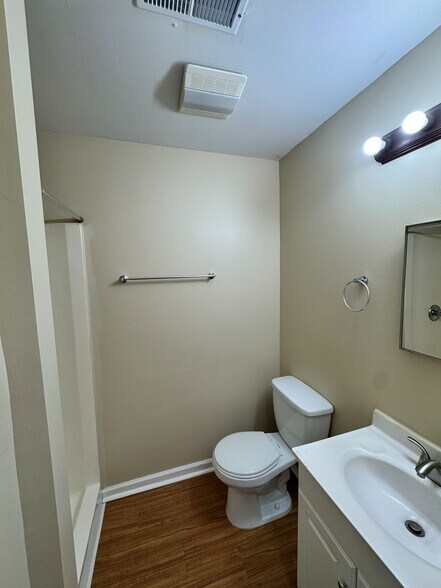 Building Photo - 302 Olive St