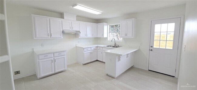 Building Photo - 406 28th St