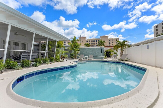 Building Photo - 2407 NE 33rd Ave