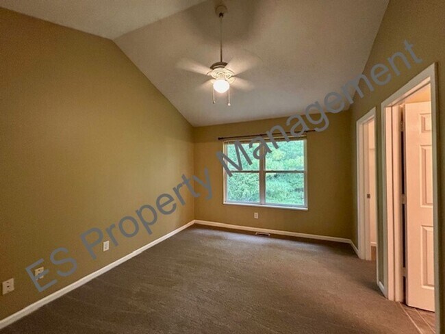 Building Photo - Wonderful 3 Bedroom 2.5 Bathroom Two Story...