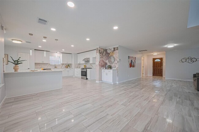 Building Photo - 5914 Clerkenwell Dr