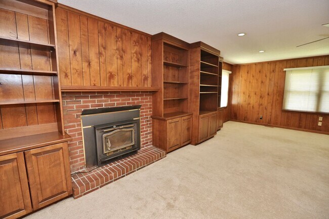 Building Photo - 1321 Conrad Ln