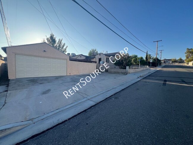 Building Photo - 101 E Desert View Dr