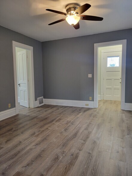 Building Photo - 213 S Webster St