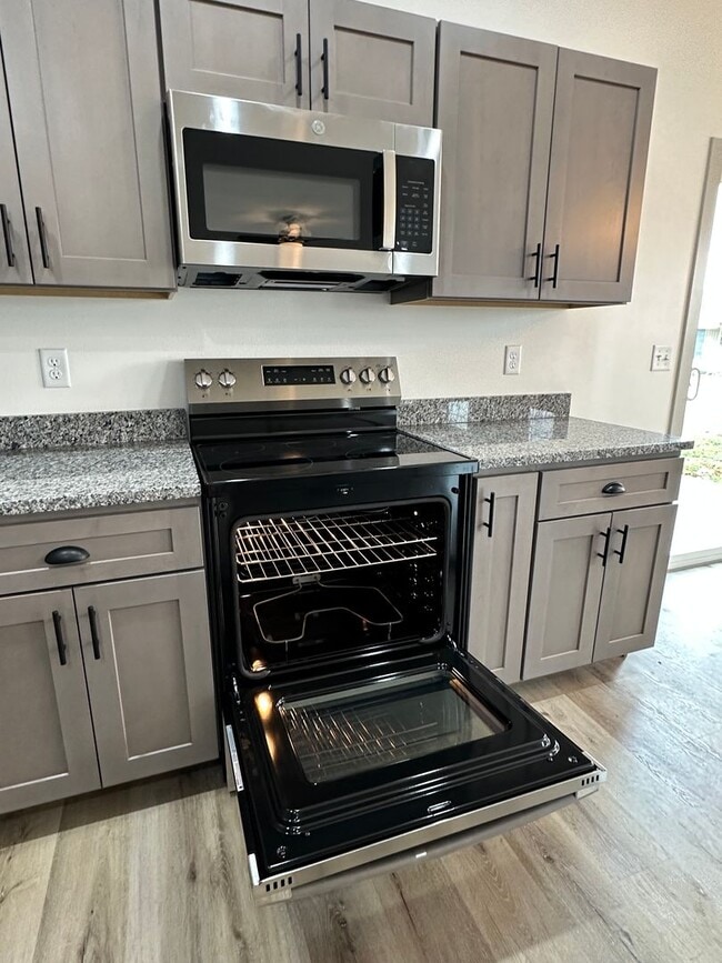 Building Photo - BRAND NEW 4 BED 3 BATH in WAYNESVILLE