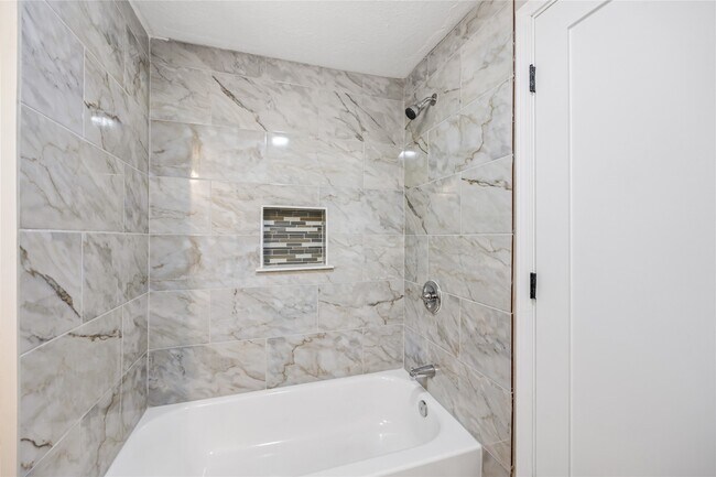 Building Photo - 10928 L&M Rd