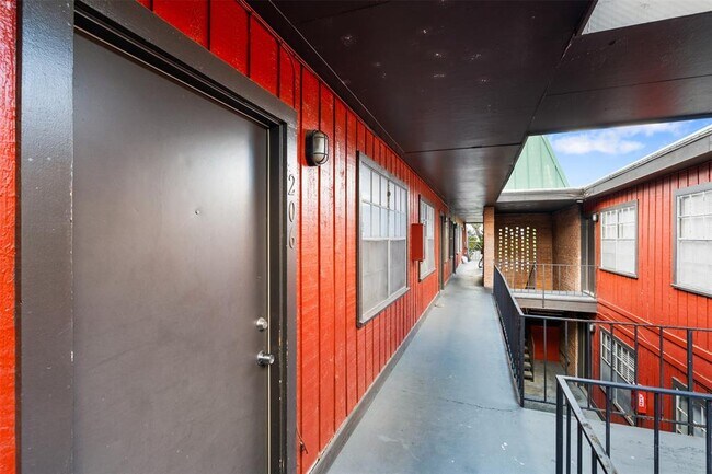 Building Photo - 307 E 31st St