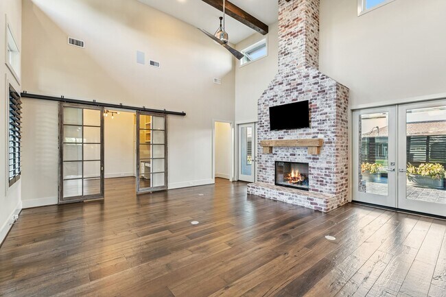 Building Photo - 3610 Oak Forest Dr