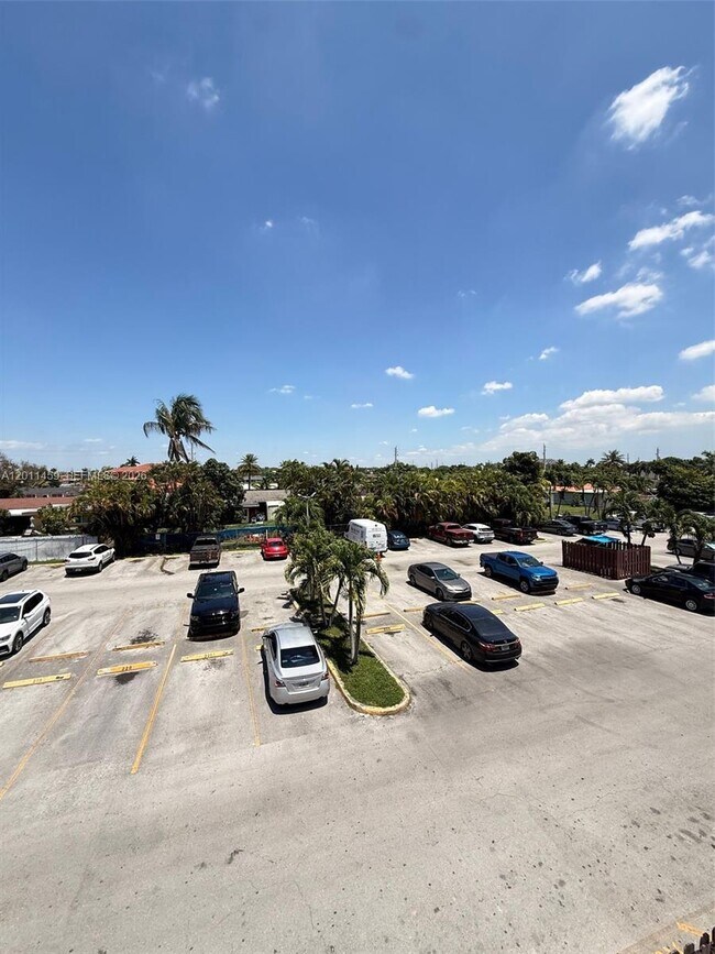Building Photo - 1755 W 60th St