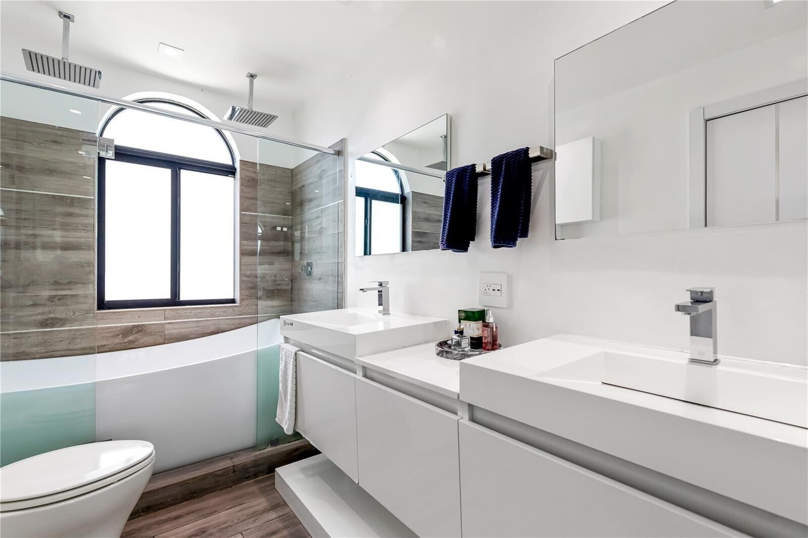 Building Photo - 1150 98th St