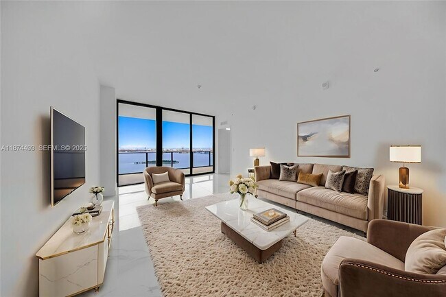 Building Photo - 700 NE 24th St