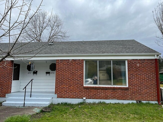 Primary Photo - 2921 Lincoln St