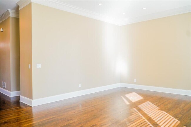 Building Photo - 1127 Ashton Bluff Dr NE