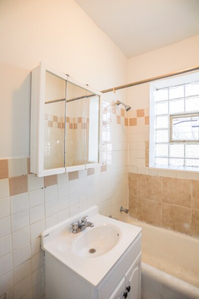 Building Photo - 4056 N Laporte Ave