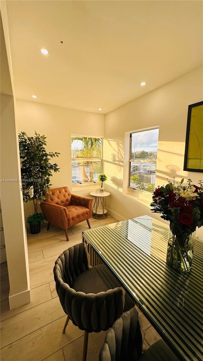 Building Photo - 1668 SW 20th St