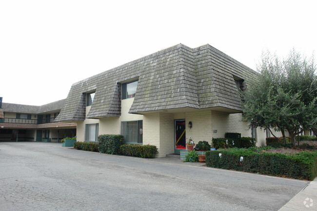 Park Lane Manor Apartments - Park Lane Manor
