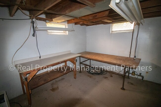 Building Photo - Charming 3 Bed 1 Bath Corner-Lot Ranch on 0.25+ Acres - Lawncare Included
