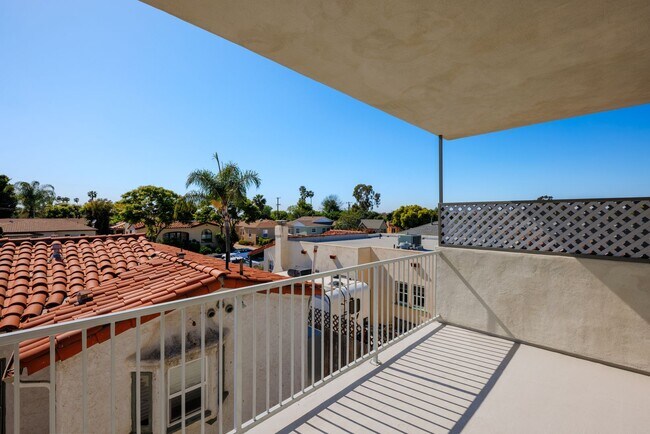 Building Photo - 4709-11 Soria Dr