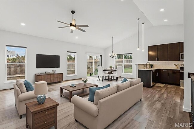 Building Photo - 168 Hidden Bluffs Dr