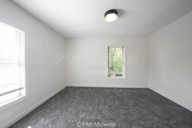 Building Photo - 426 N Bradley Ave