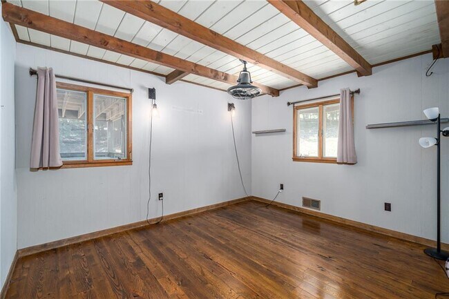 Building Photo - 771 Little Hendricks Mountain Rd
