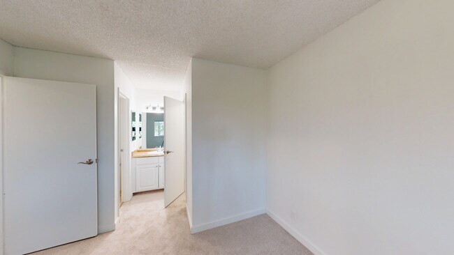 Building Photo - 445 Ignacio Blvd