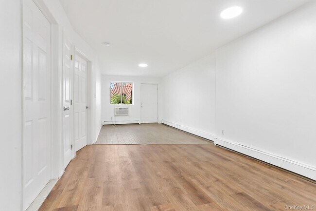 Building Photo - 639 E 226th St