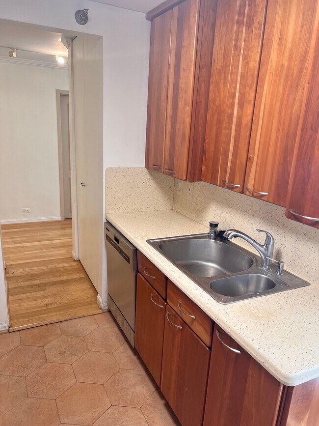 Building Photo - 401 E Ontario St