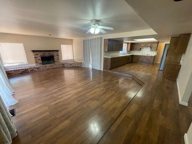 Building Photo - 3 Bed, 2.5 Bath Family Home