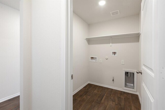 Building Photo - 128 Granary Dr