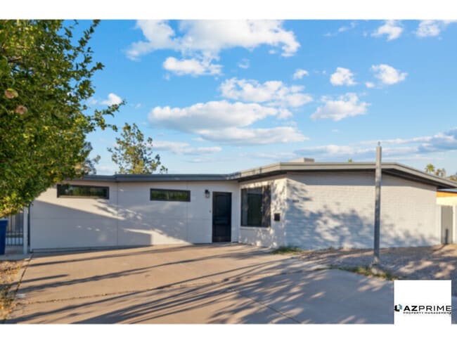 Primary Photo - Discover your Dream Home in this Fully-fur...