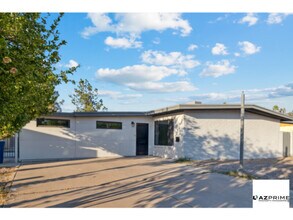 Building Photo - $1750 OFF FIRST MONTH'S RENT MOVE IN SPECI...
