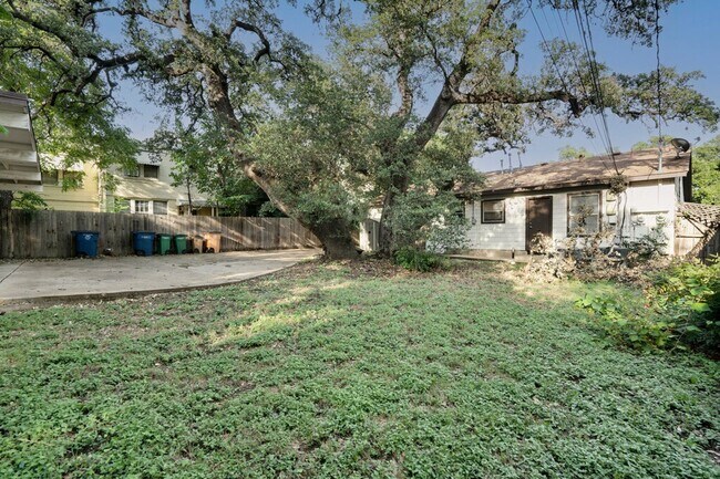 Building Photo - 1208 Shelley Ave